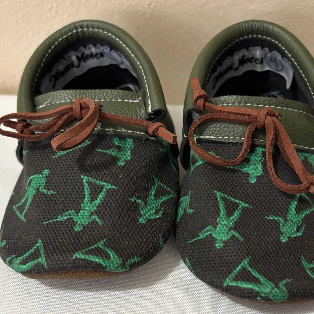 Texas Moccs Kids Moccasins with Green and Black Design